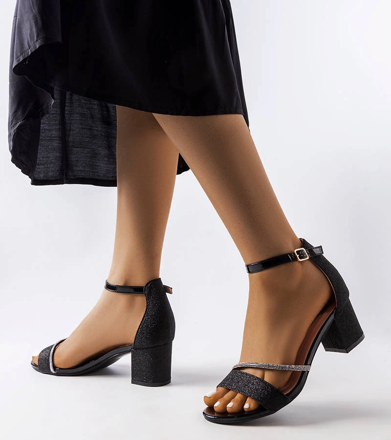 Ragyogó fekete Lidia sarokszandál