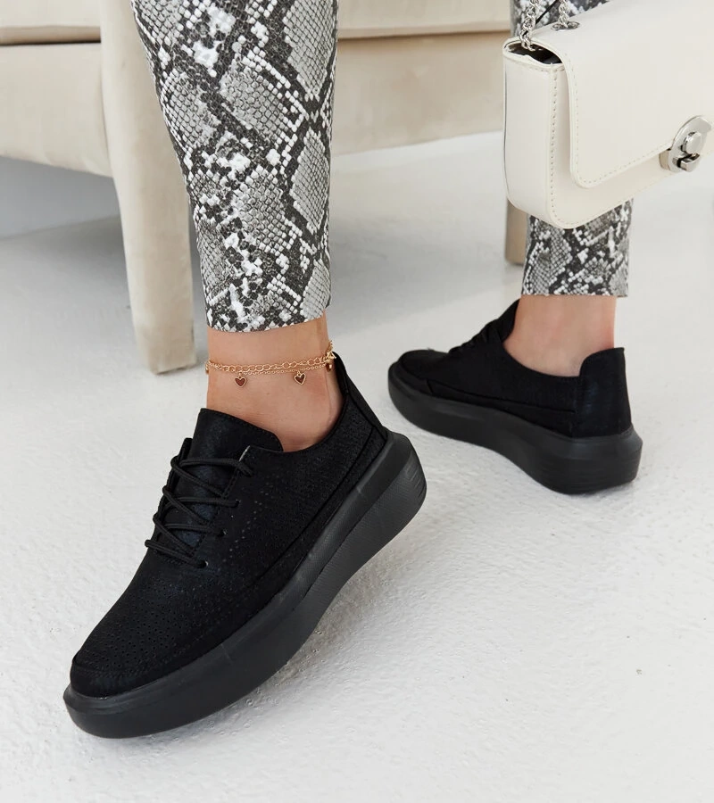 Lori platformos fekete tornacipők