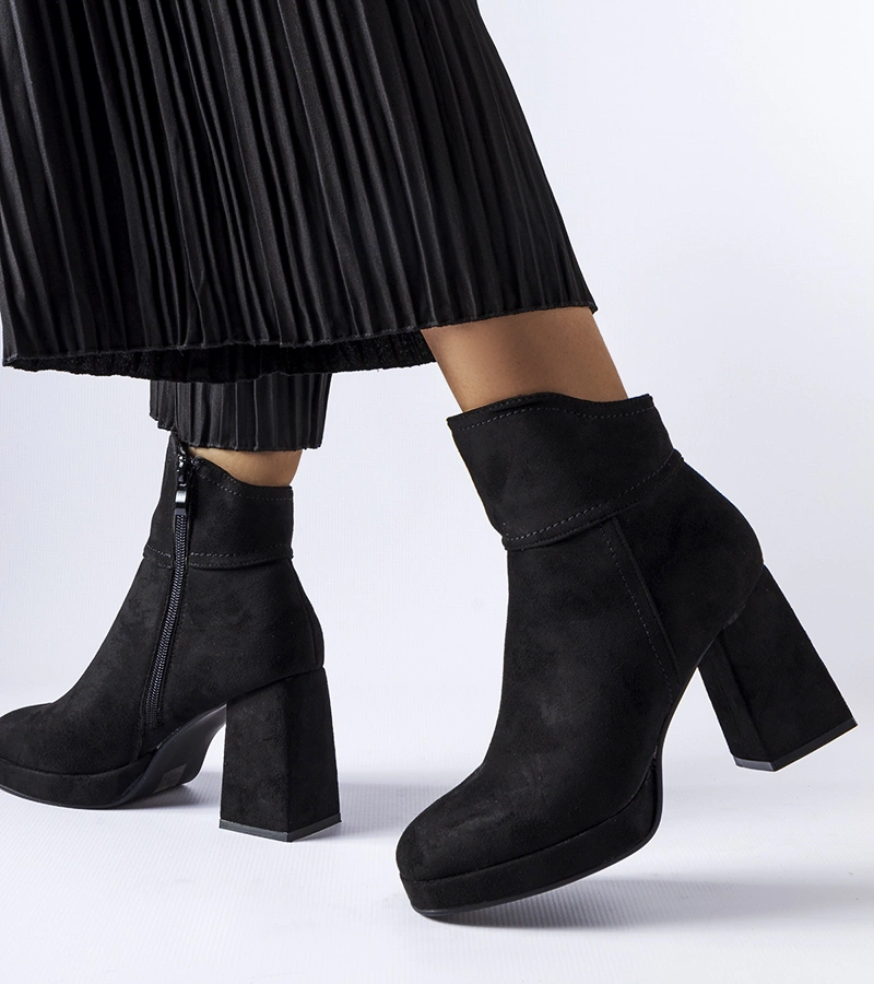 Fekete bokacsizma vastag sarokkal Itaf