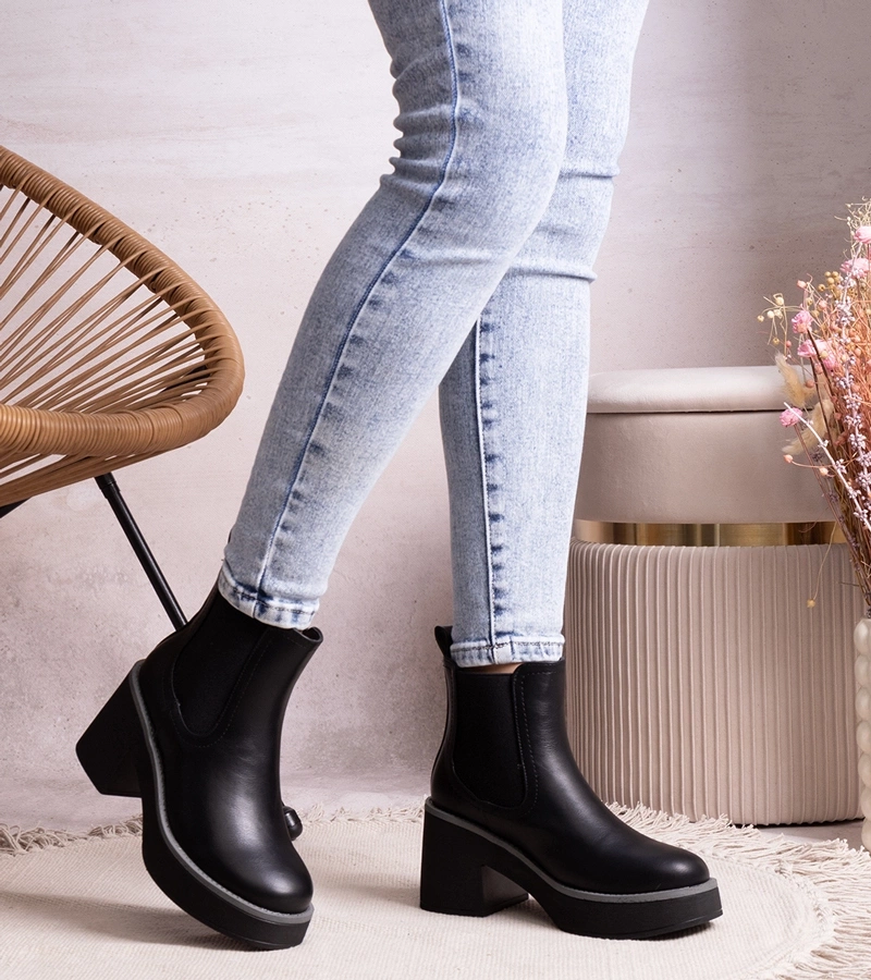 Fekete Lidea magassarkú csizma