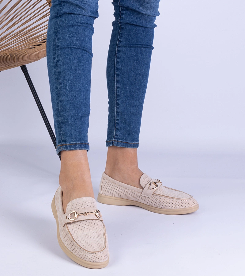 Marusso arany díszítésű bézs perforált öko-velúr mokaszin