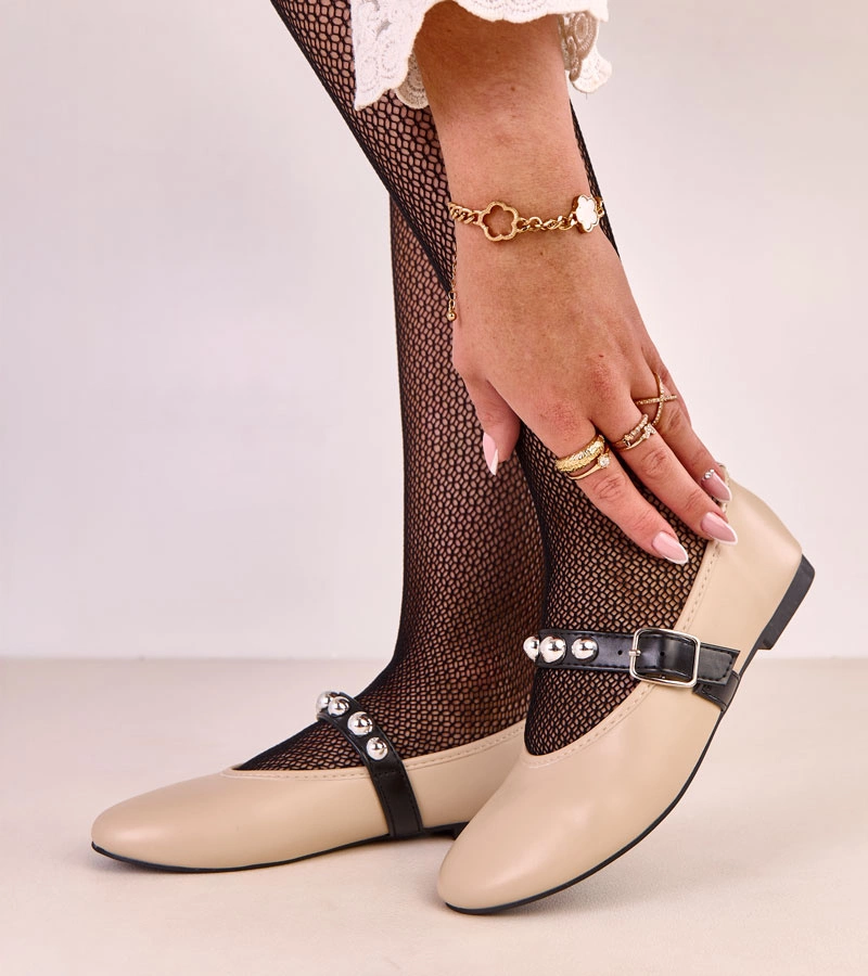 Bézs, díszes csattal ellátott Faira balerinacipő