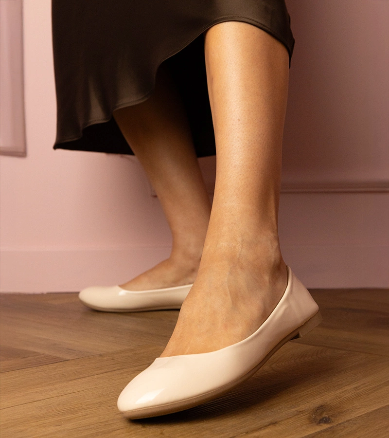 Bézs lakkozott balerinák Aurika