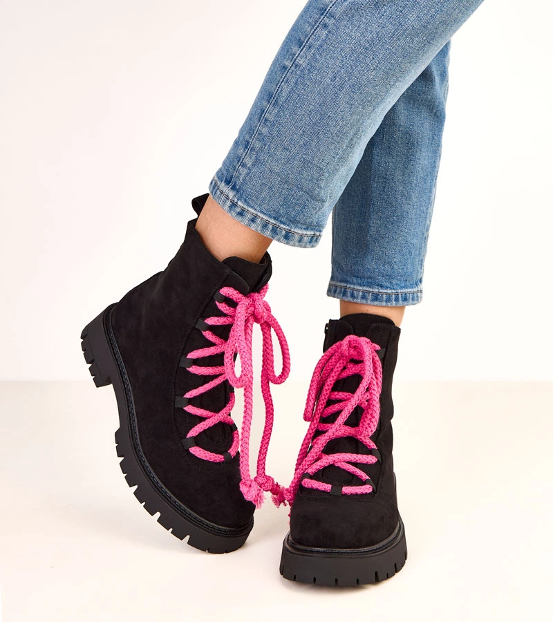 Fekete bokacsizma díszes rózsaszín fűzővel Gabria