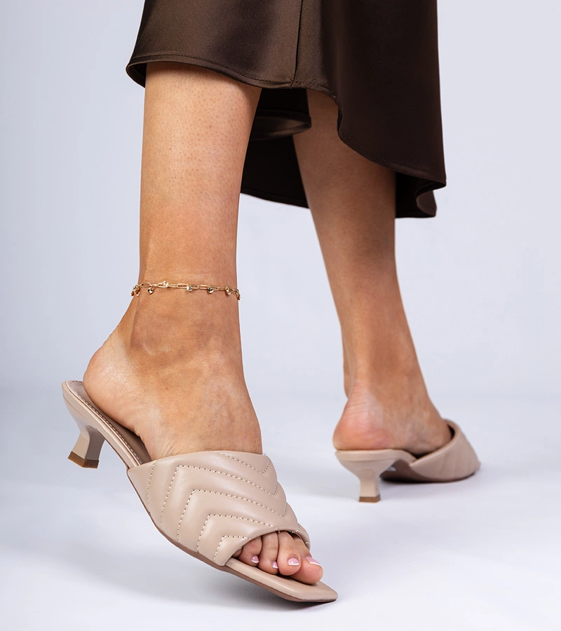 Launay alacsony sarkú bézs papucs