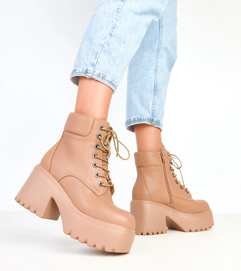 Bézs bokacsizma vastag sarokkal és platóval Janja