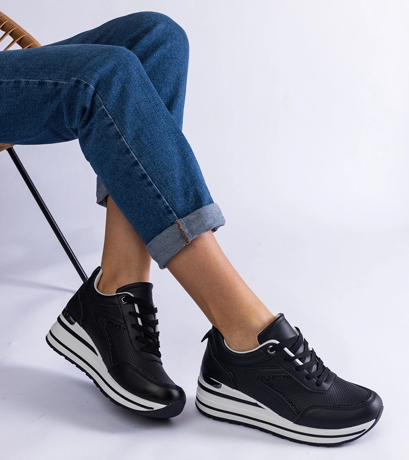 Fekete platformos tornacipő flitterrel és fémes betéttel Ursula