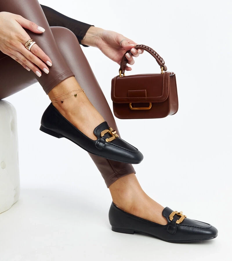 Rousseau fekete bőrcipő csattal