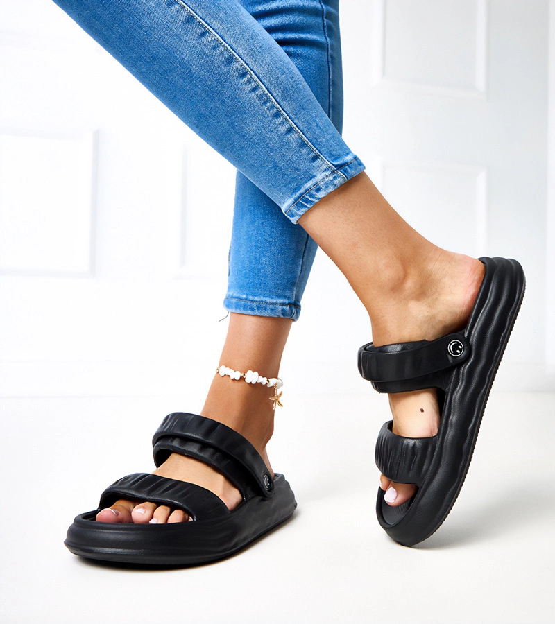 Coreia gyűrődéssel fekete szivacsos szandál