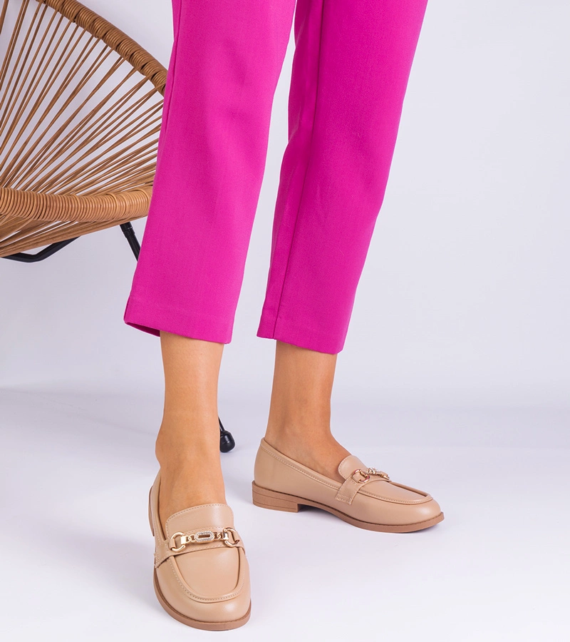 Bézs női mokaszin arany díszítéssel és cirkóniákkal Mikasa