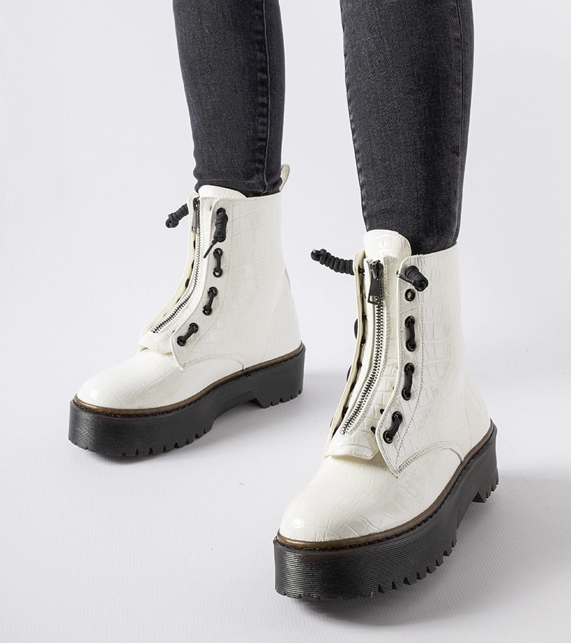 Fehér platformos bokacsizma Ascea domborítással