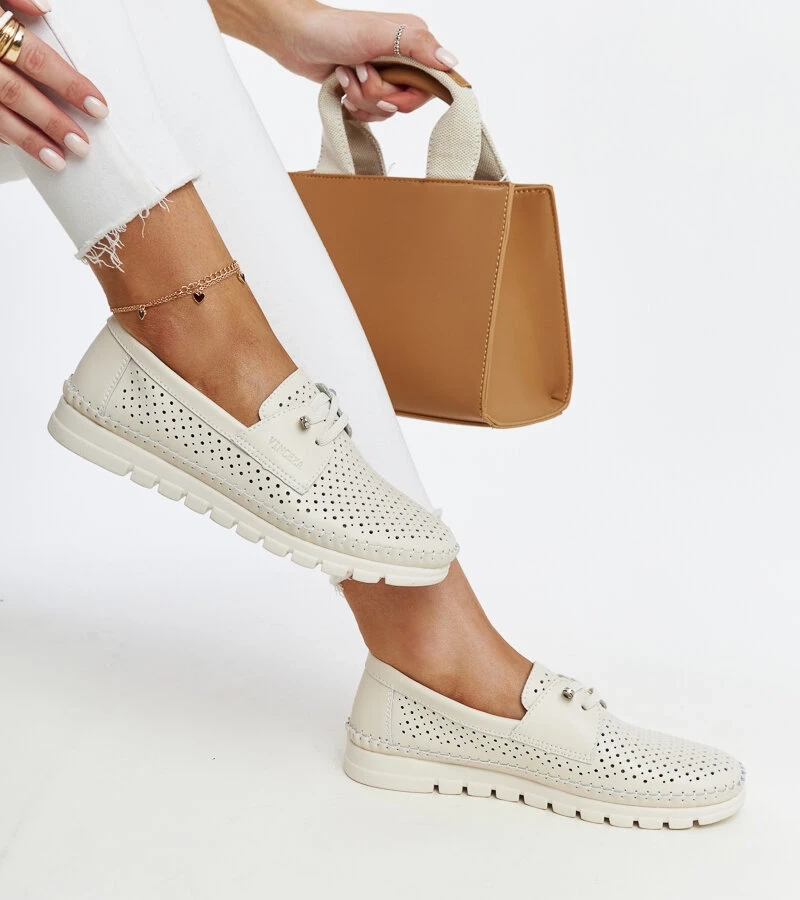 Bezs színű VINCEZA márkájú bőr félcipők