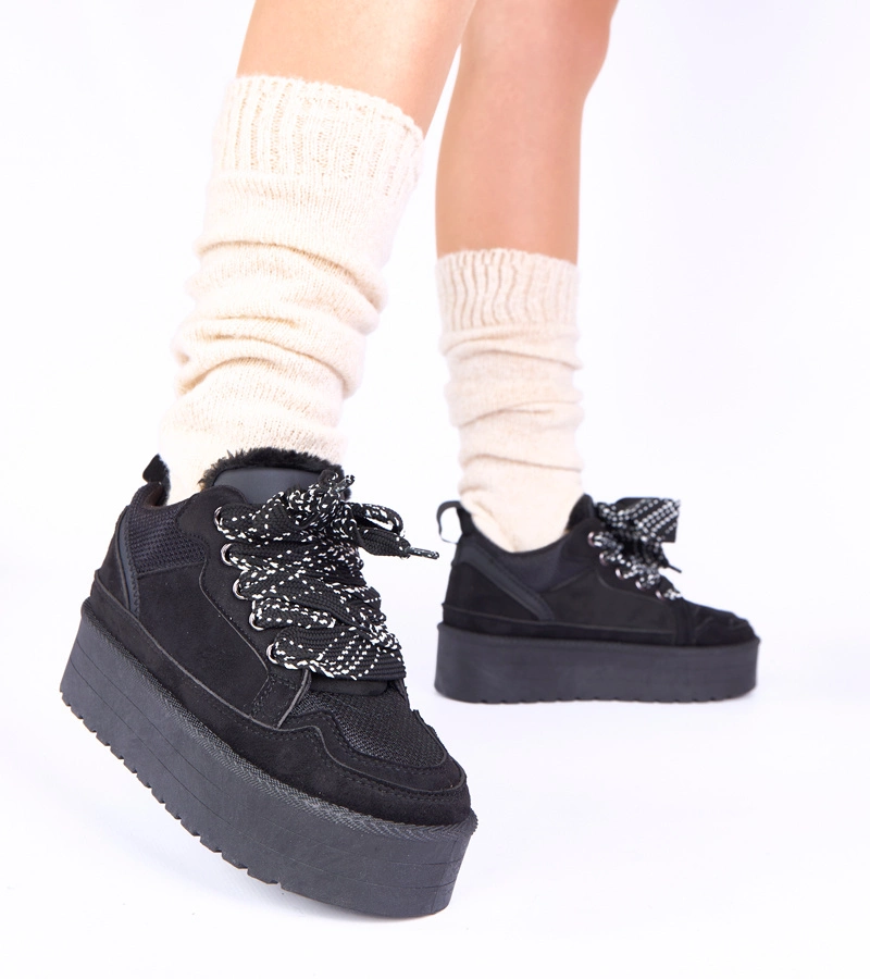 Fekete platform tornacipő díszes fűzővel Sesuna