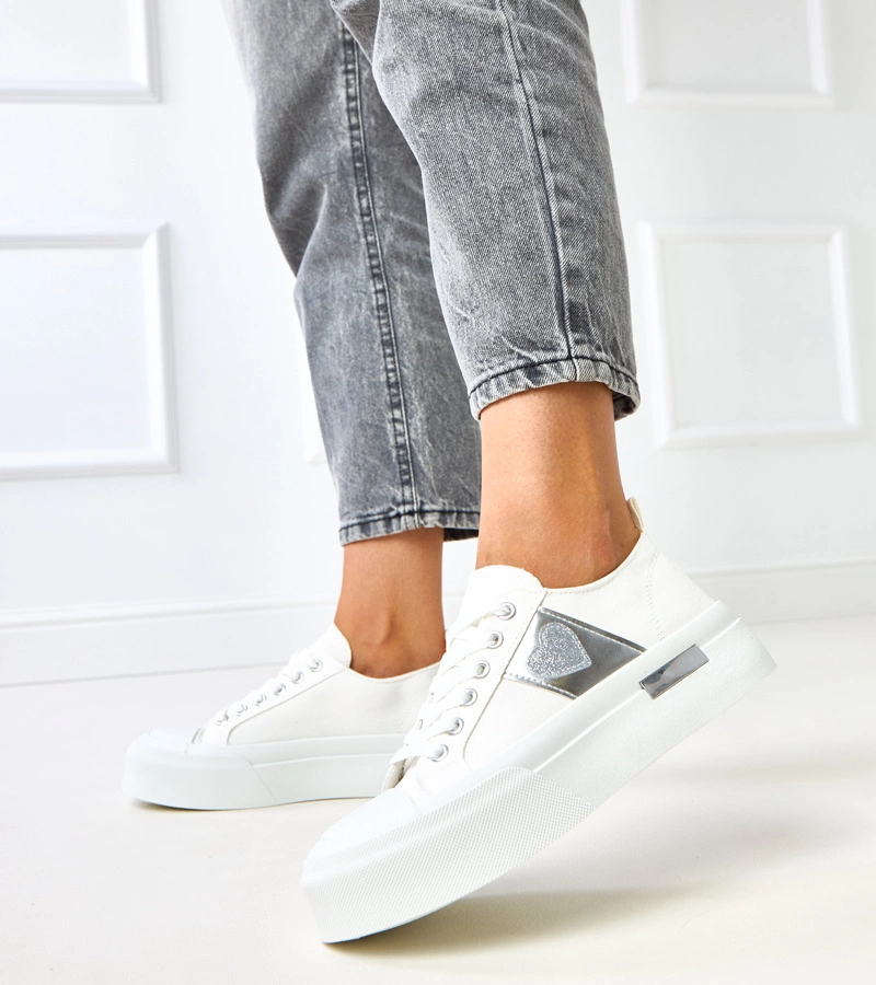 Fehér platform tornacipő szívvel Nihal