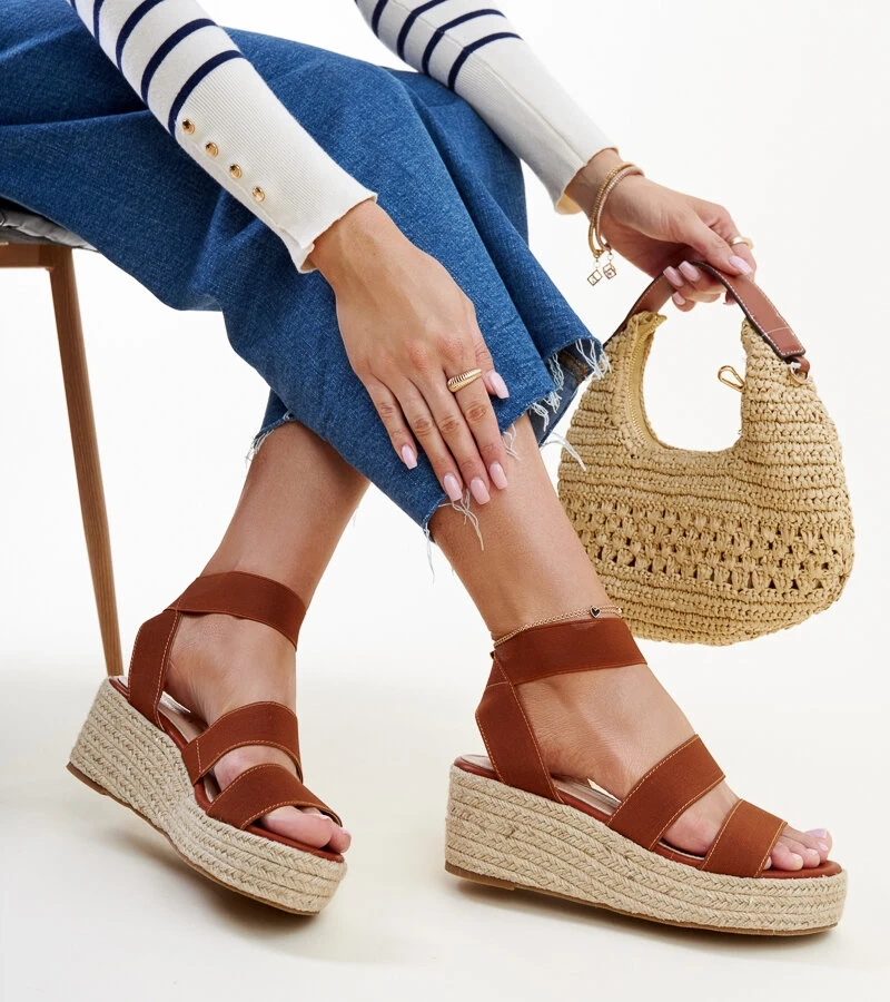 Barna Minna platformos szandál