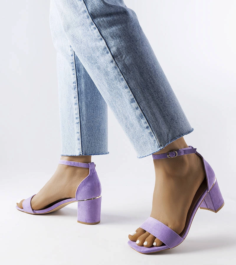 Lila alacsony sarokkal rendelkező szandál Dara