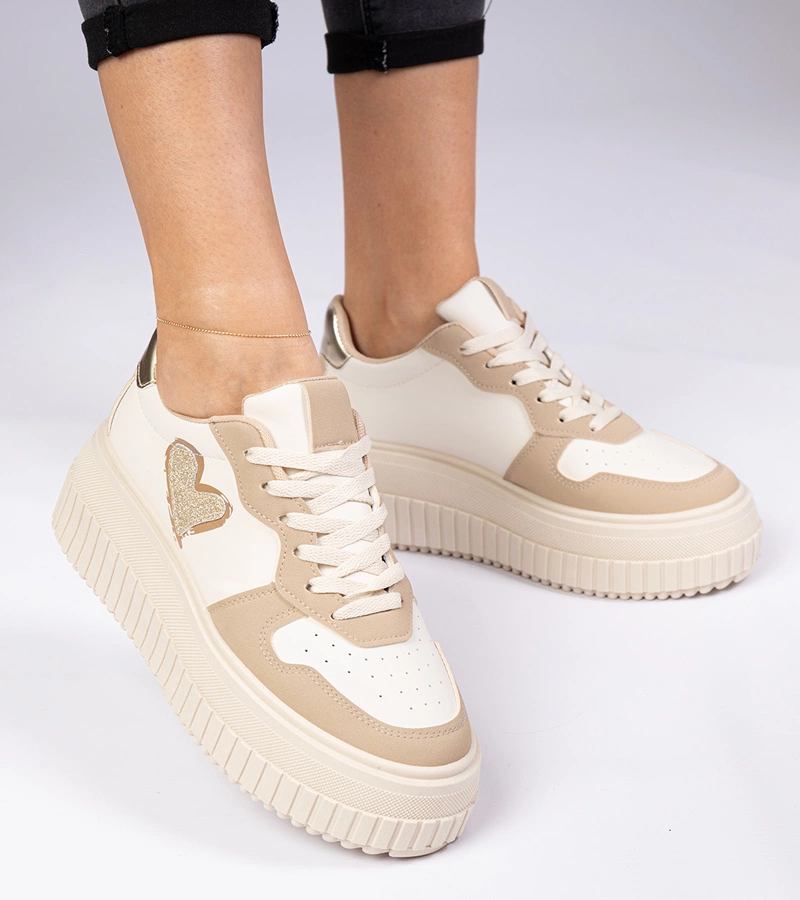 Laira női barna tornacipő csillogó szívecskével