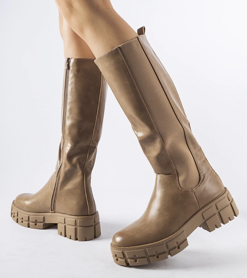 Ceredano melegített lapos barna csizma