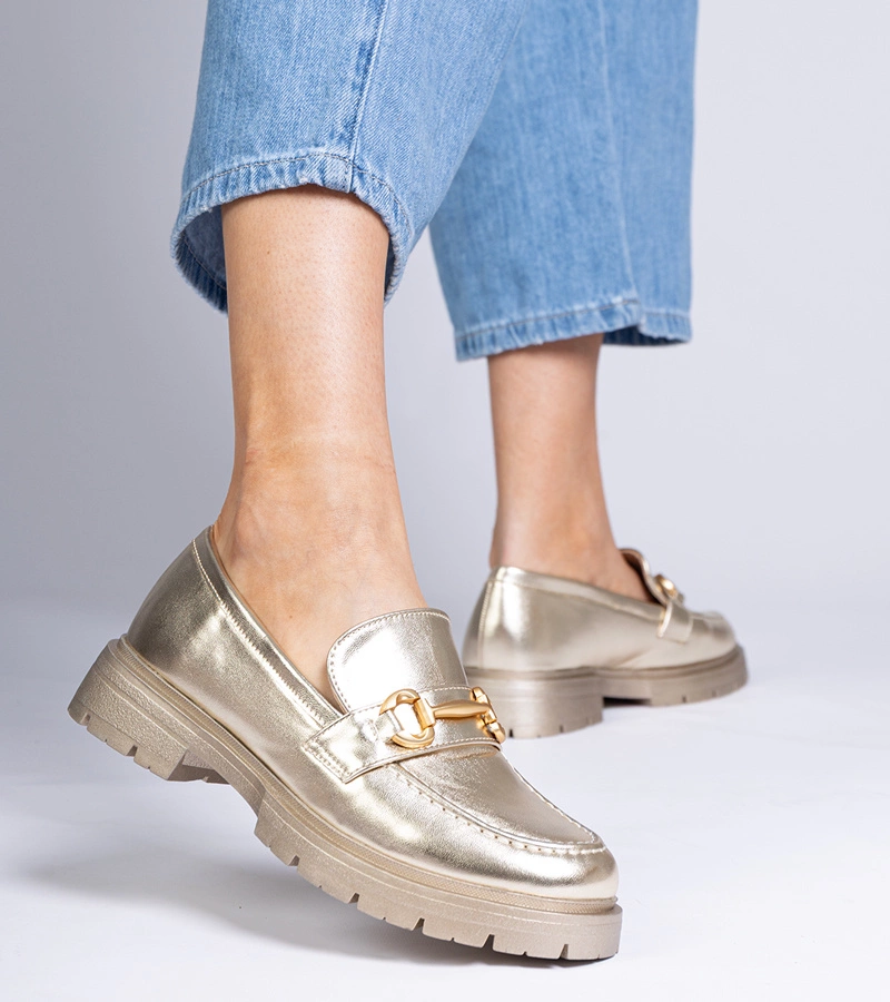 Arany elegáns Letty díszített mokaszinok