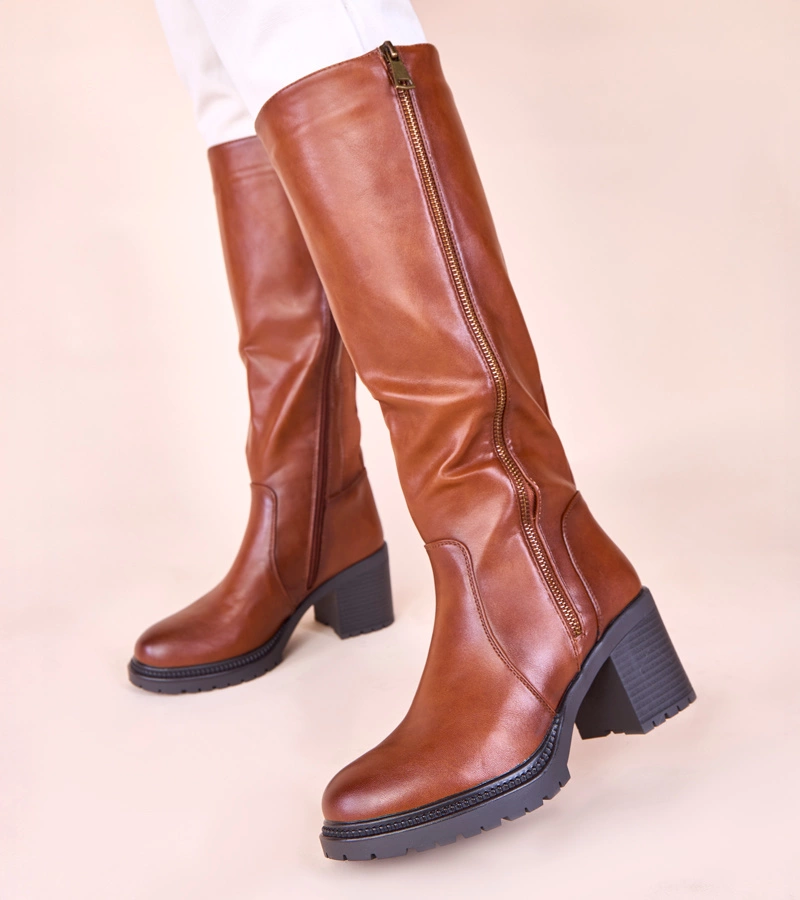 Barna gumis betétes oszlopos csizma Akia