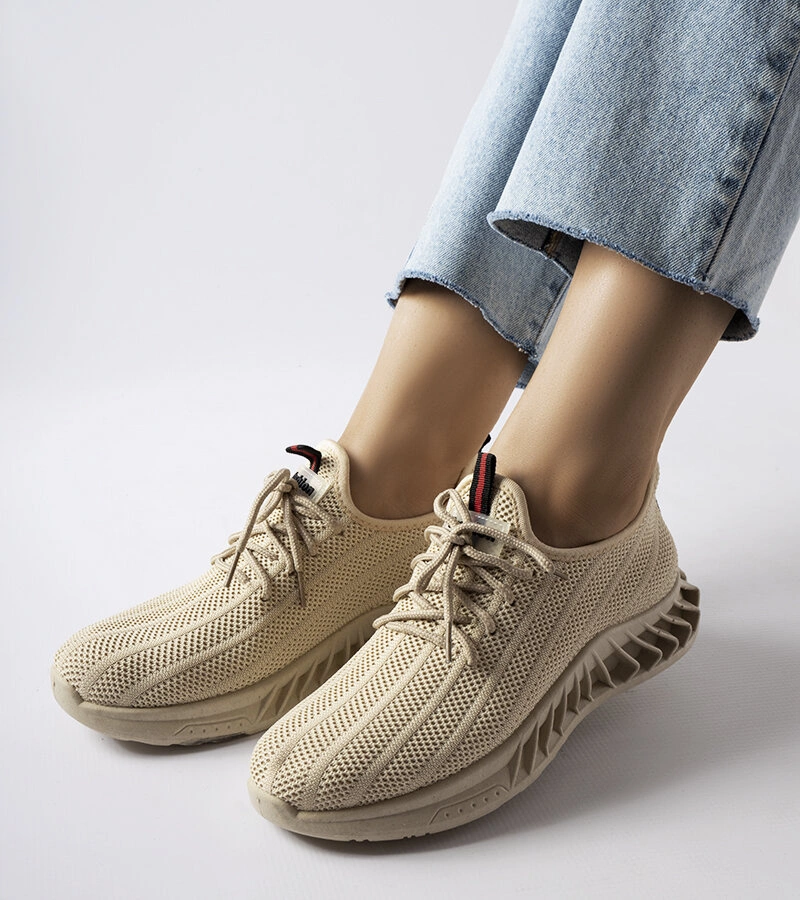 Beige slip on cipő fűzővel