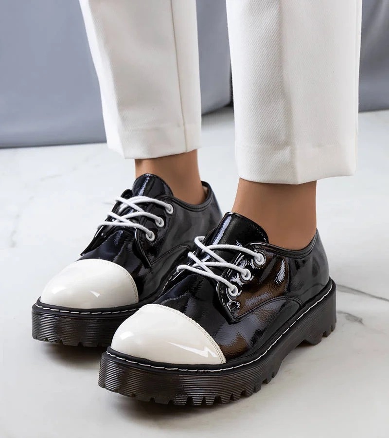 Fekete fényes cipők Cardin