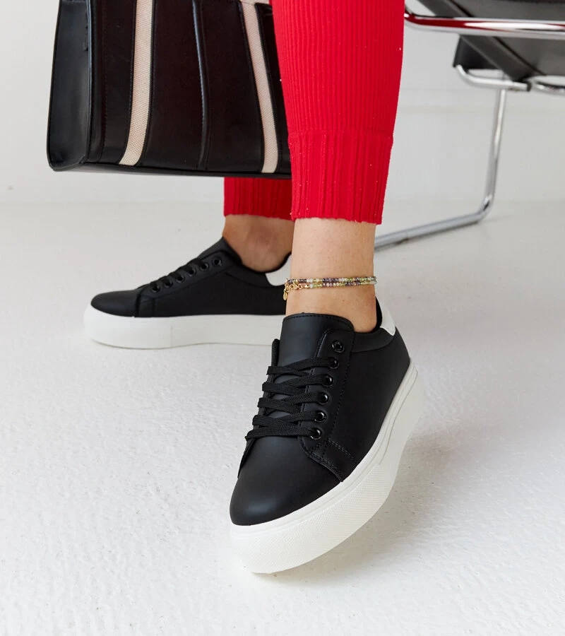 Ruta vastag talpú fekete tornacipő