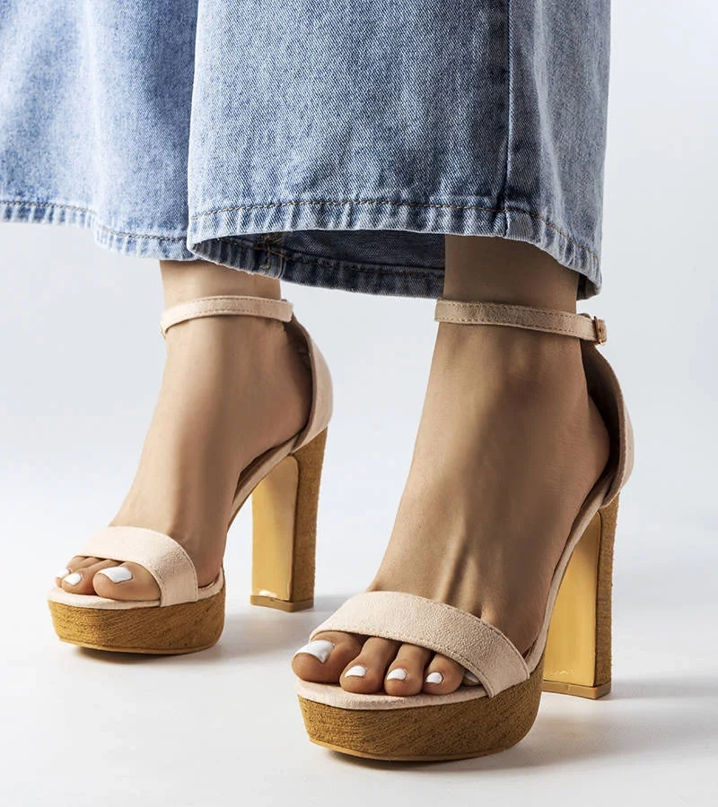 Selsa magas sarokkal bézs szandál