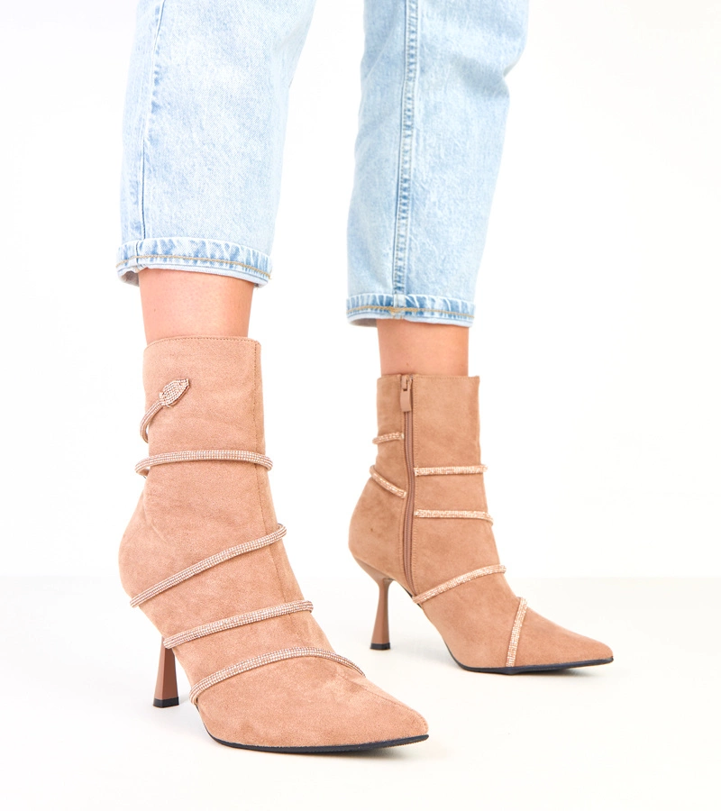 Nethe strasszos tűsarkú bézs bokacsizma