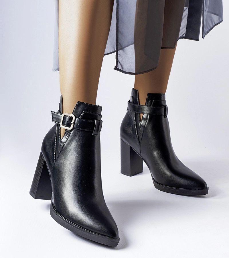 Fekete bokacsizma Whitman talppal