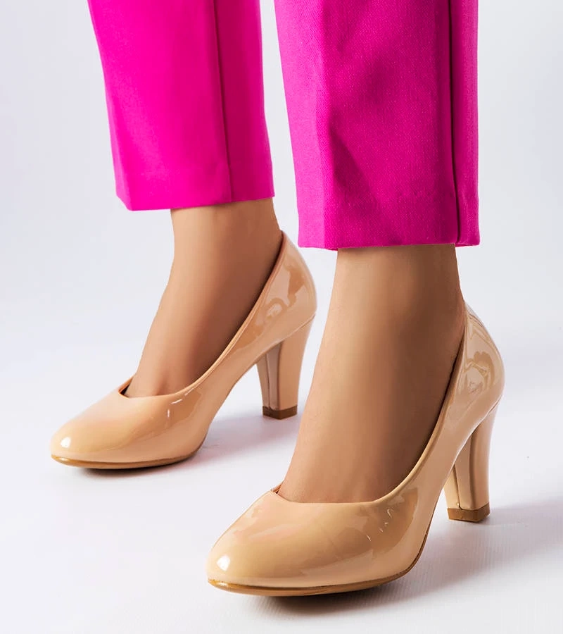 Burkett bézs lakkozott cipők