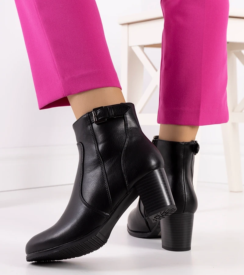 Fekete alacsony sarkú csizma Bogota