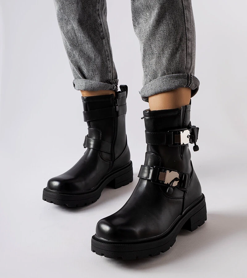 Fekete masszív bokacsizma Enrico