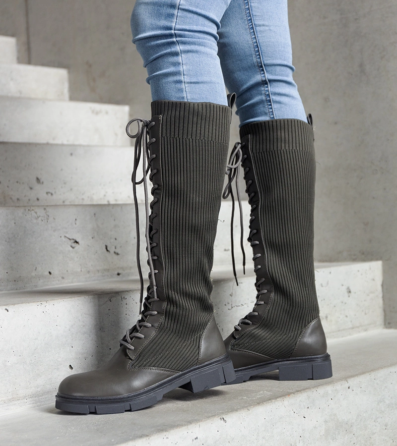 Zöld, rugalmas szárú csizma Veradi márkájú.