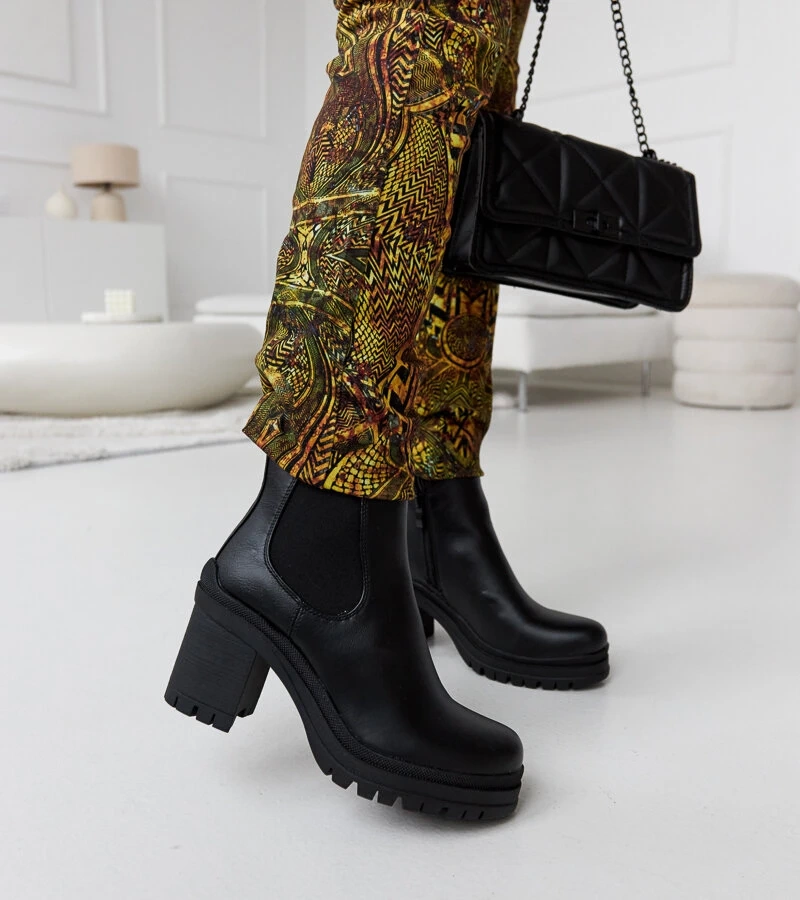 Fekete alacsony sarokkal rendelkező Layman bokacsizma