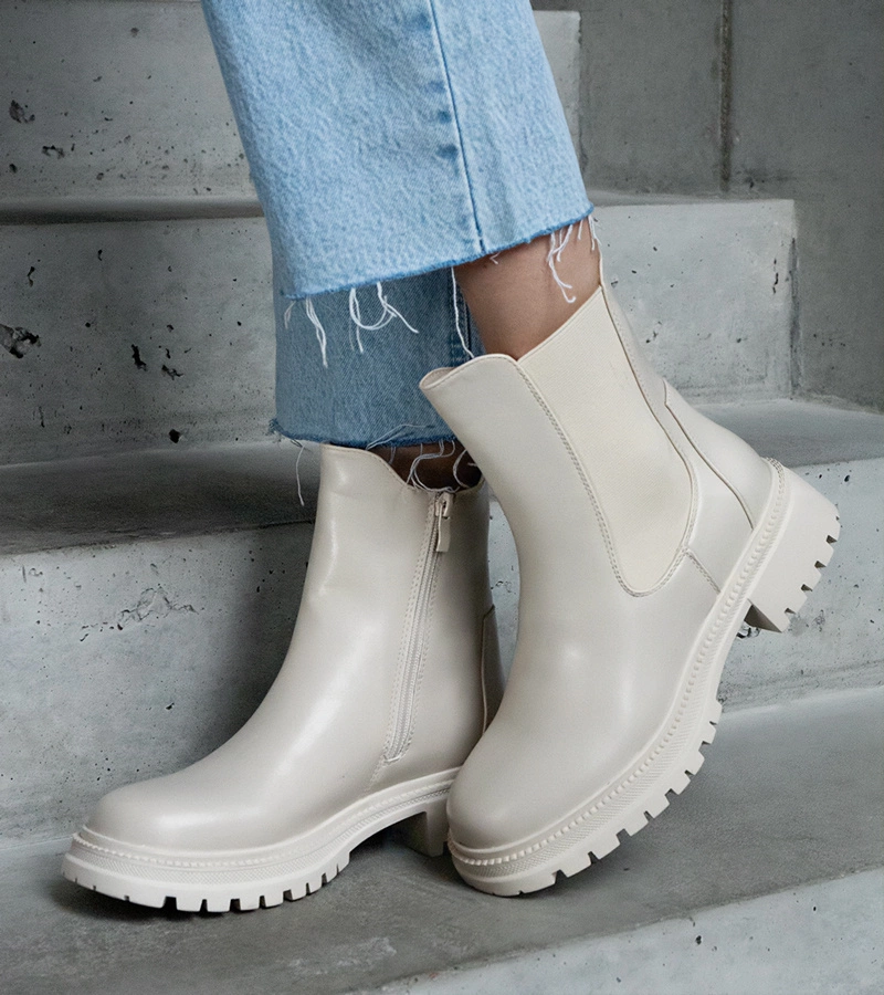 Bézs színű, cipzáros, bélelt bokacsizma, műbőr Alia