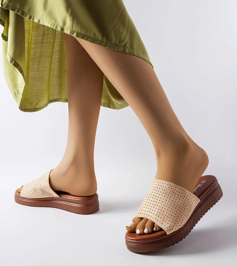 Idabel lyukacsos félcipők bézs színben