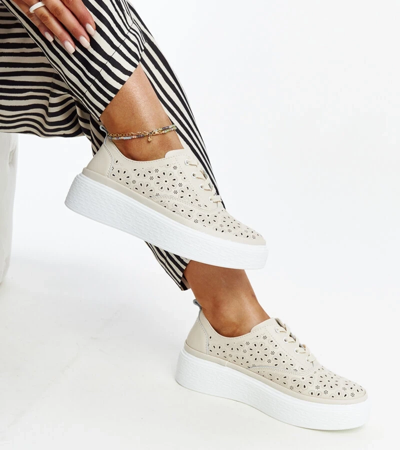 Bezs színű lyukacsos bőr Maisa tornacipők