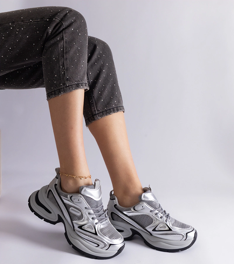 Adoma masszív talpú ezüst tornacipő