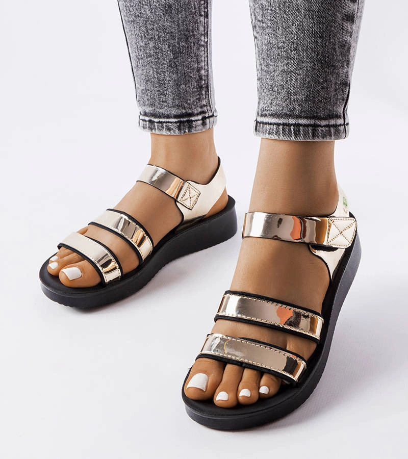 Arany lakkos Brices szandál