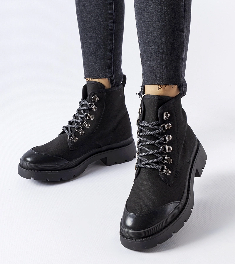 Fekete anyagból készült Alicudi túracipők