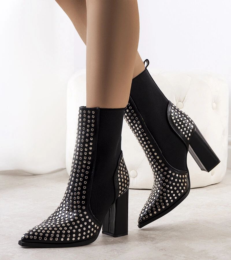 Raina fekete bokacsizma