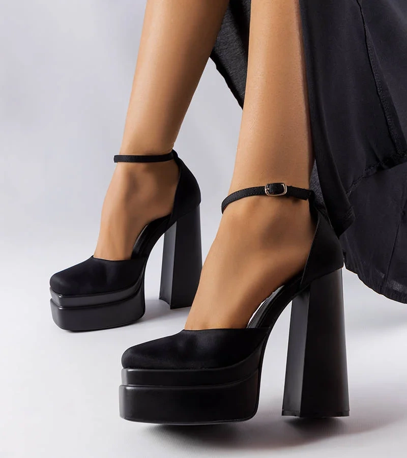 Fekete magas sarkú cipő Romines