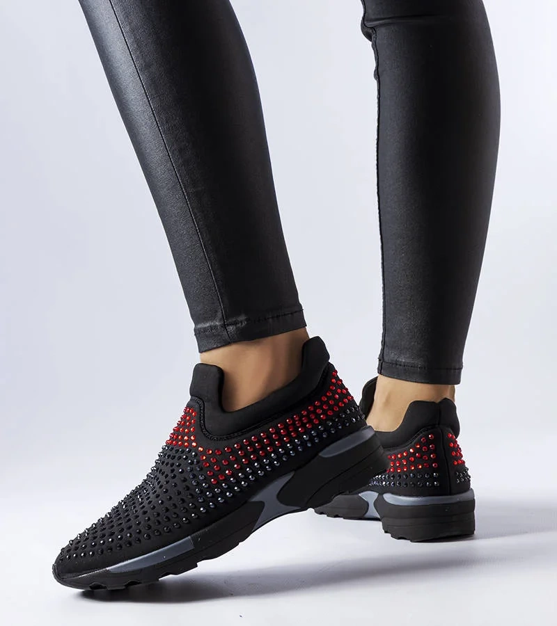 Fekete cipők cirkóniákkal díszítve Berger