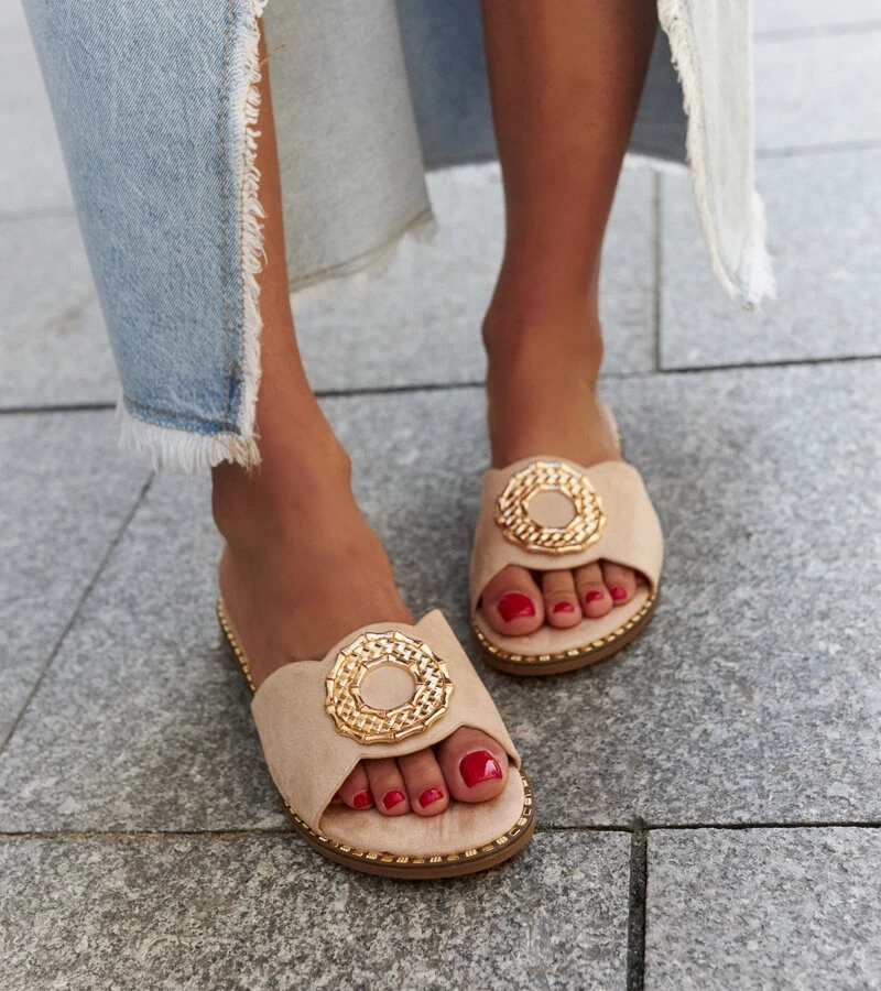 Buenas bőr béléssel ellátott bézs papucsok