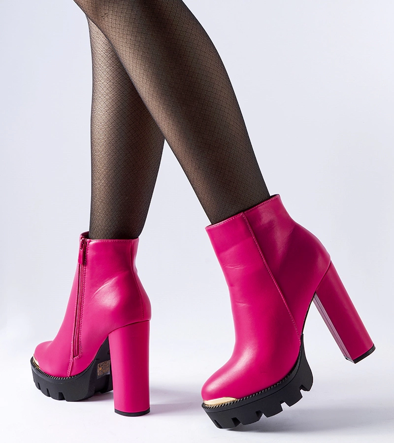 Rózsaszín csizma díszes orrhegygel Pepe