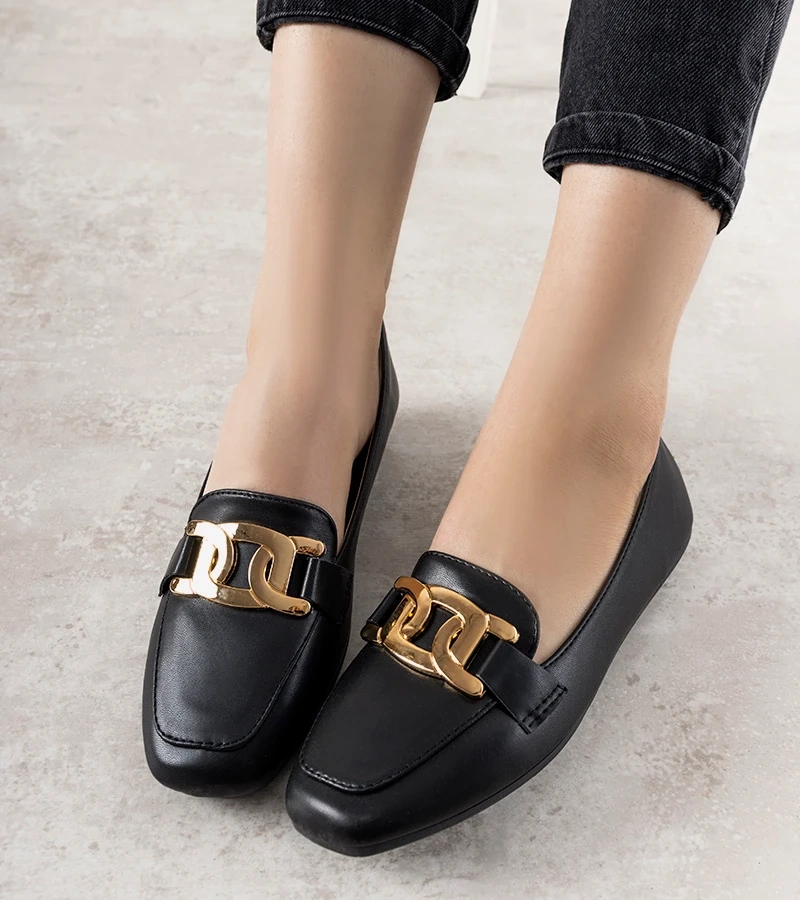 Fekete mokaszin arannyal díszítve Hashtag