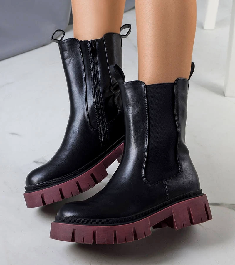 Fekete bokacsizma lila talppal Kaydence