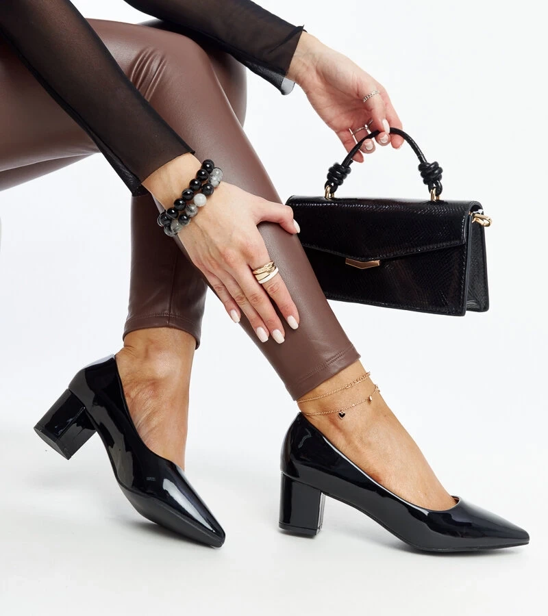 Ognjenka fényes fekete magassarkú cipő