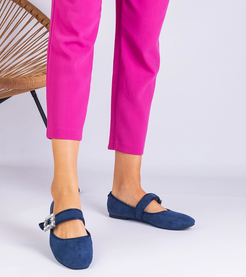 Demetra kristályos csattal díszített sötétkék balerinacipő